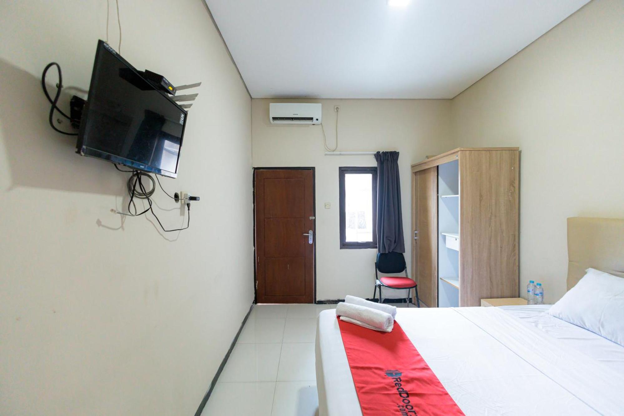 Reddoorz At Osuko Residence Sukomanunggal Jaya Surabaya Exterior photo